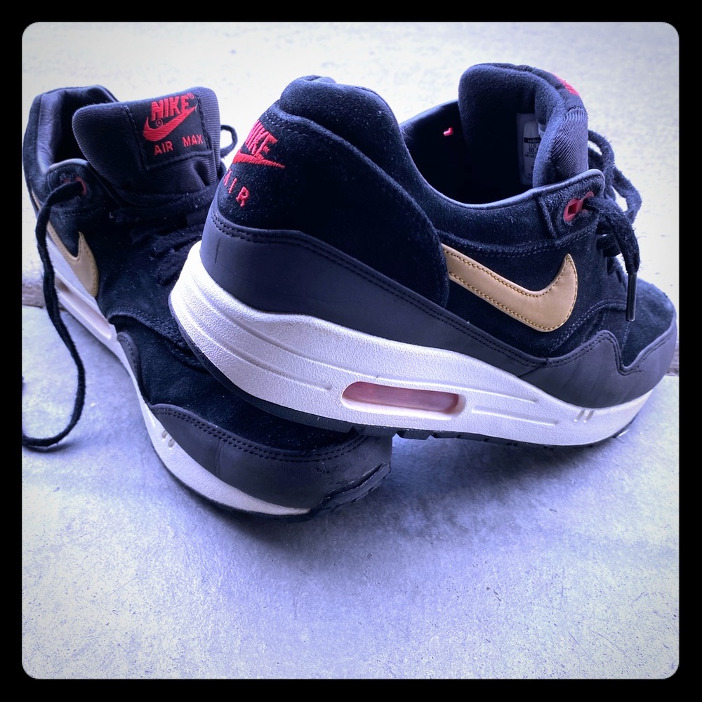 Nike Air Max black and gold. Men’s shower 10.5